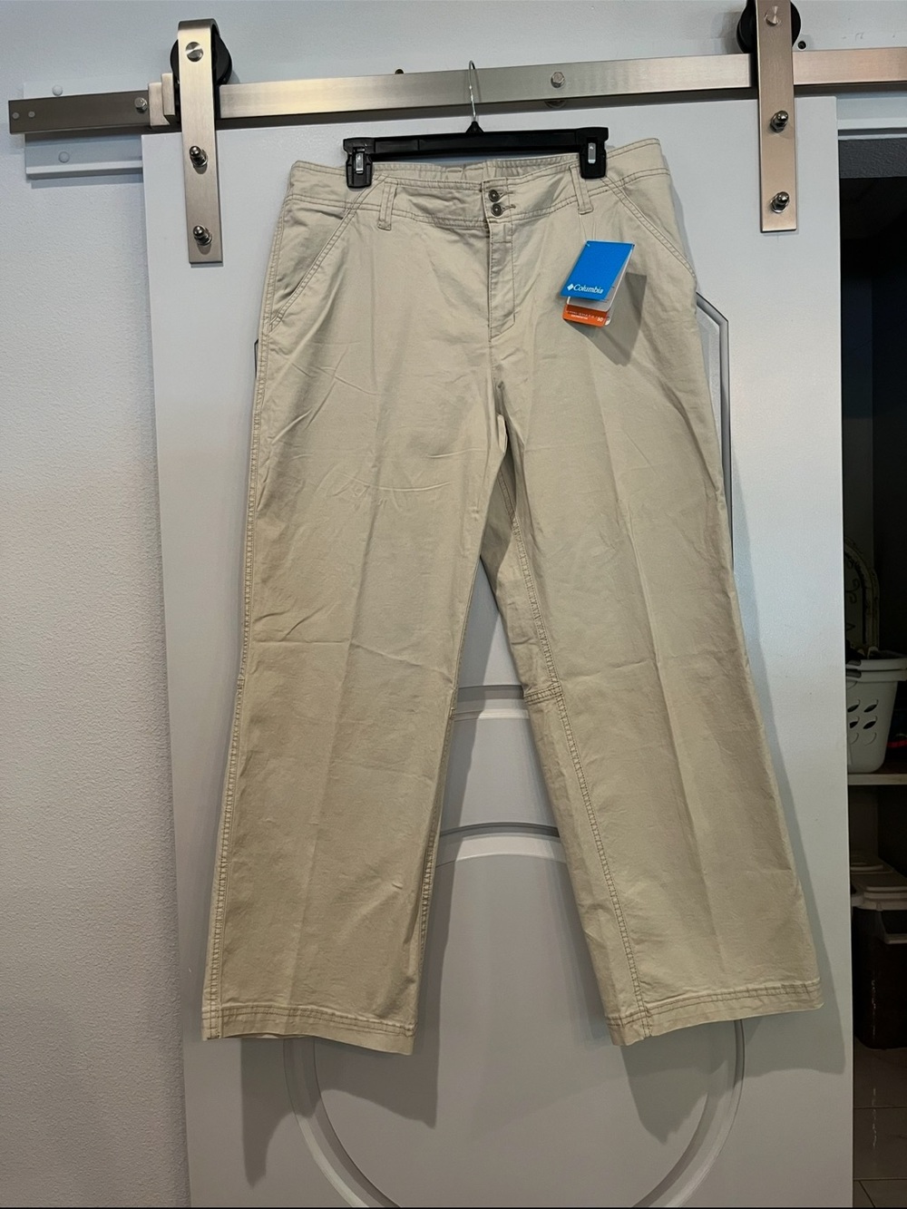 Columbia khaki Casual Chino Pants. NWT! Short length